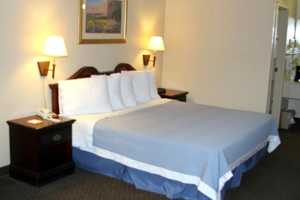 Days Inn By Wyndham Macon I-75 North Bilik gambar